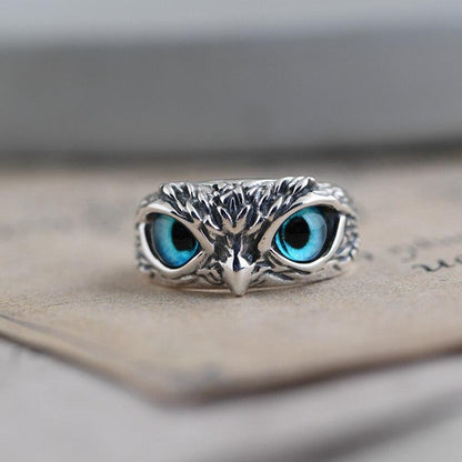 Verstellbarer Ring „Eule des Glücks“ aus Silber und Opal 