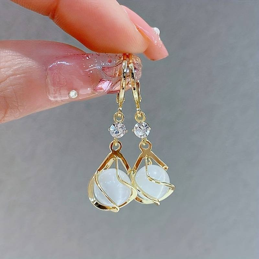 Vintage Weiße Opal Baumelnde Goldene Ohrringe 