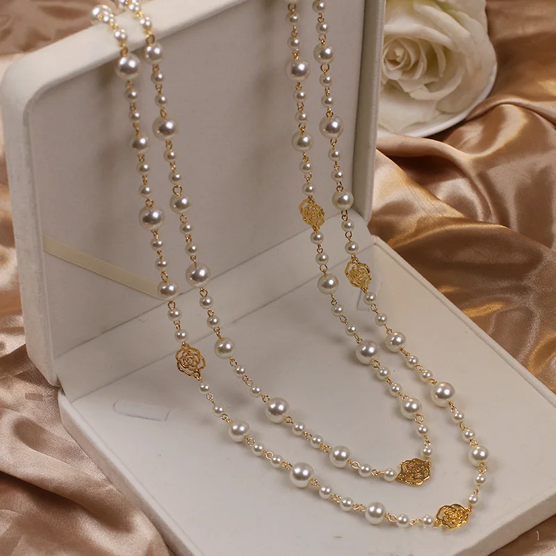 Elegante Halskette aus Gold und Perlen 