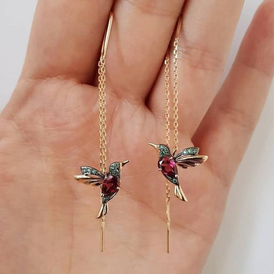 Ohrringe aus Emaille und Zirkonia mit Kolibri-Motiv 